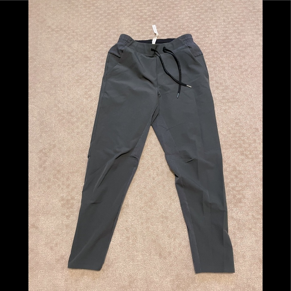 Lululemon license to train pants 29.5 az M